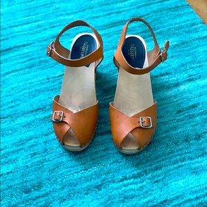 Swedish Hasbeens peep toe high natural